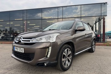 Przebieg : 156000km, napęd 4x4
